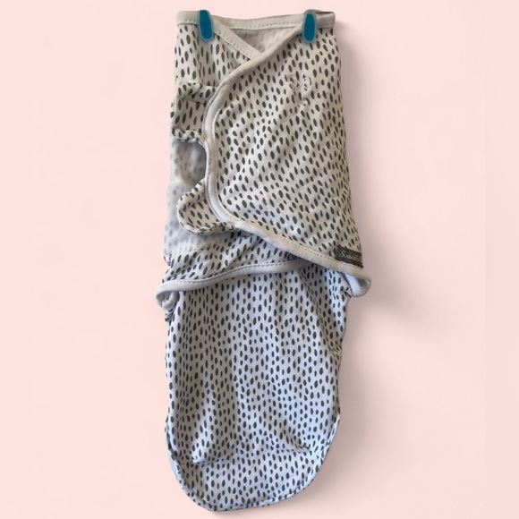 SwaddleMe Luxe Easy Change Swaddle Snow Leopard Print Size Small/Medium - Picture 1 of 6
